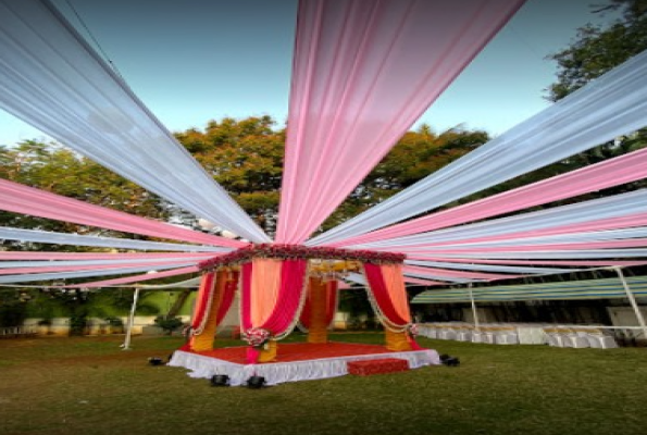 Digambar Hall And Lawns