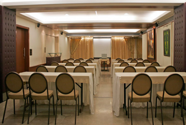 Indus Lounge at Hotel Diplomat