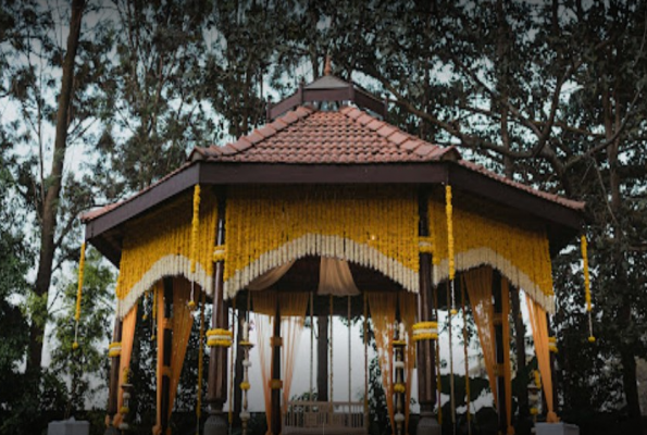 Shibravyi Courtyard