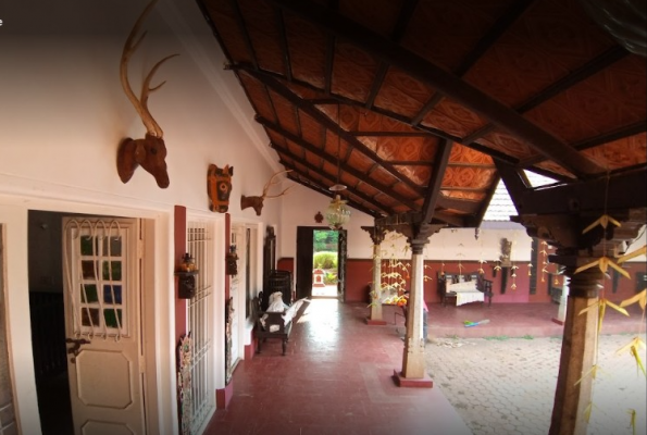 Shibravyi Courtyard
