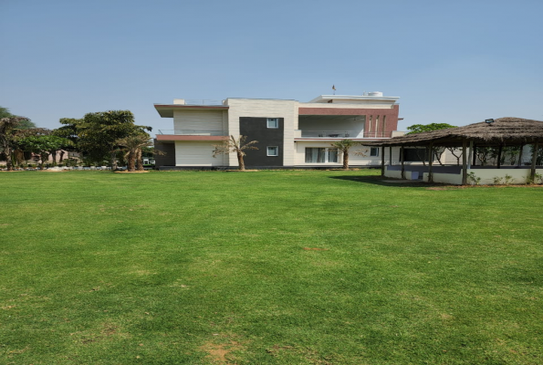 Open Terrace at Royal Oak Farms