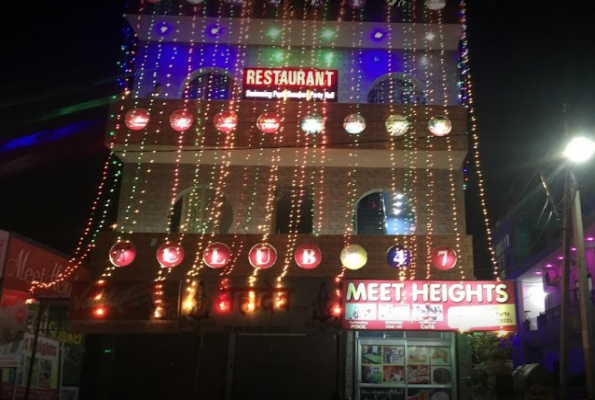 Meet Heights Restaurant