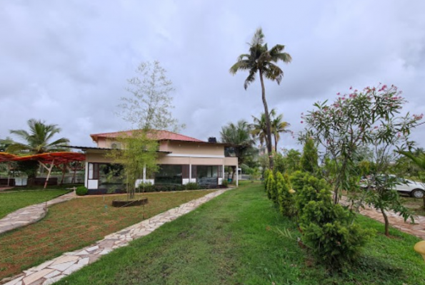 Lawn at Mia Riaan Resort