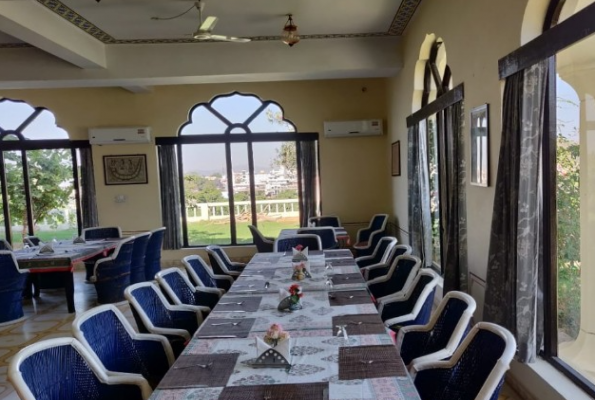 Hall at Gulaab Niwaas Palace