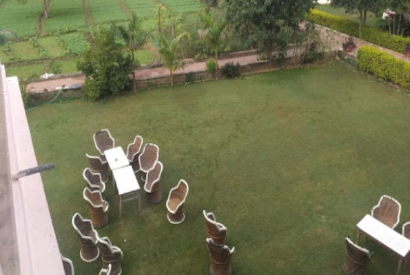 Lawn at Hotel New Park