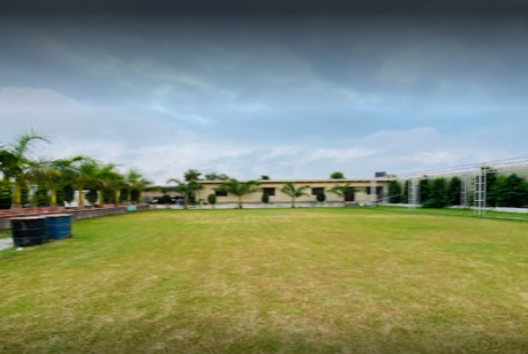 Lawn at Lee Inn Resort