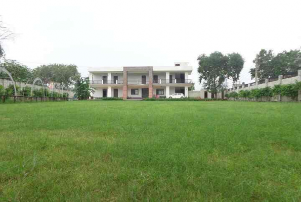 Lawn at Hotel Mukund Palace