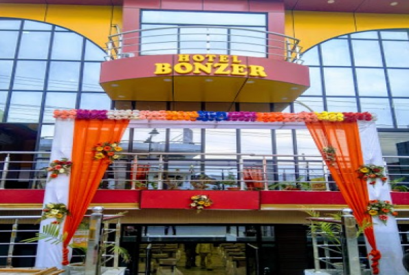 Hall 1 at Hotel Bonzer