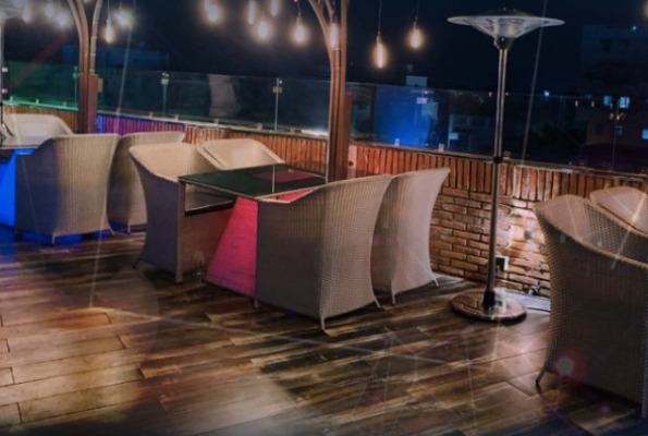 The Roofyard Cafe And Lounge