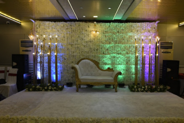 Hotel Redwings Castle
