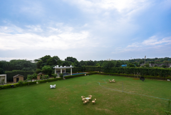 Lawn at Hm Farm