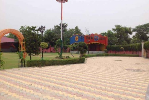  M K Farmhouse