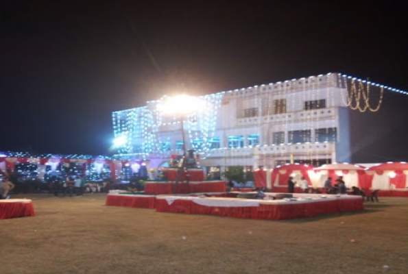 Lawn at Azad Guest House