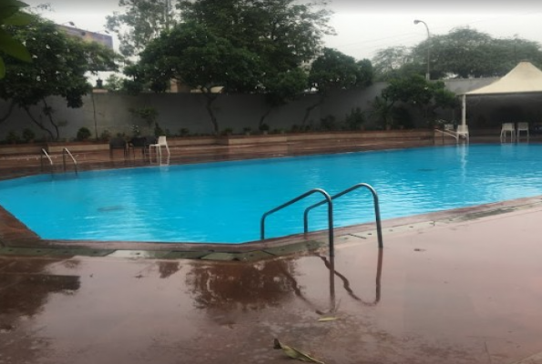 Poolside at Country Club Banquet