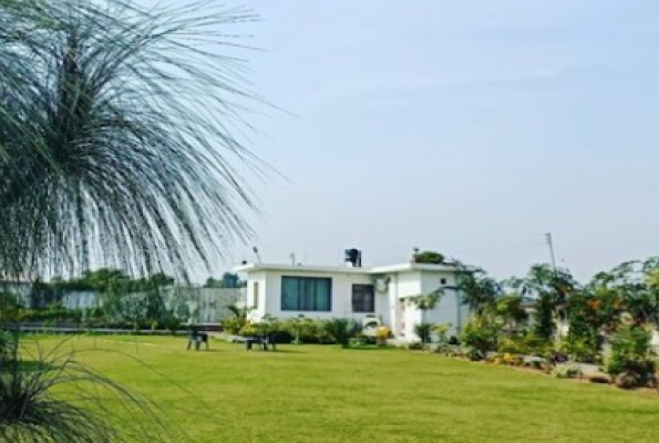 Aadvan Farmhouse