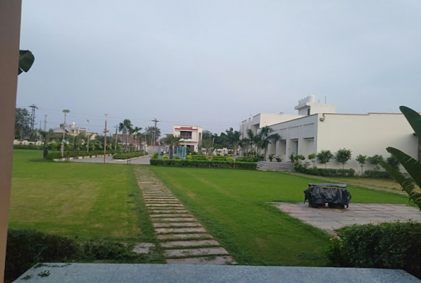 Lawn at Deewan Regency