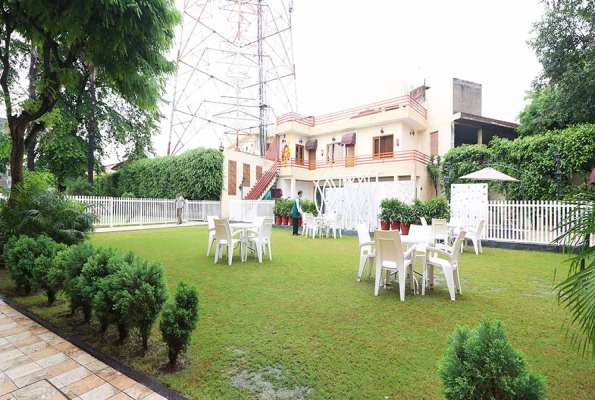 Garden at Alka Motel