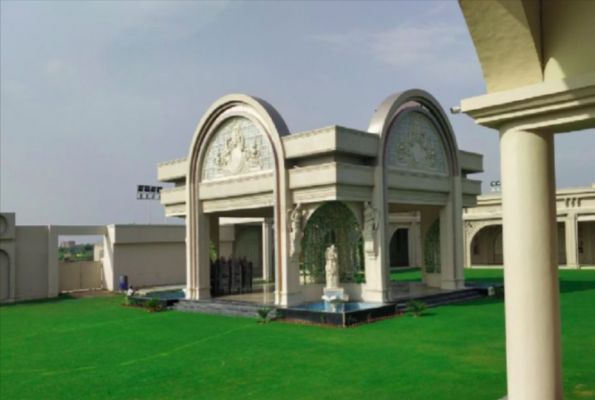 Lawn at Vrindavan Palace