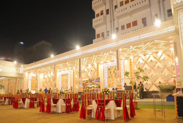 Banquet Hall at The White Palace By Khanak