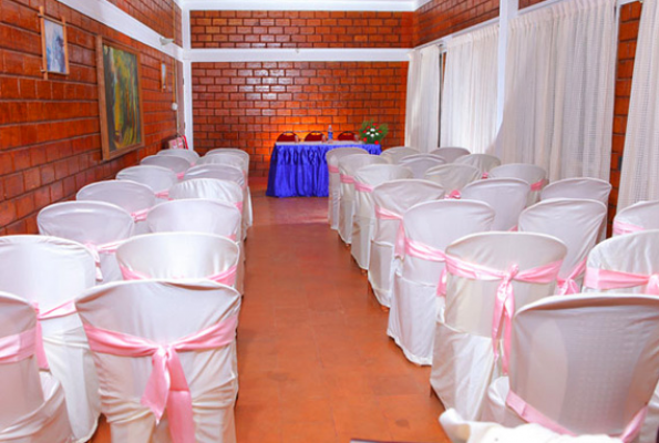 Hotel Highway Garden 5