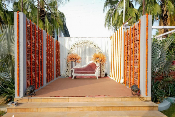 Lawn And Dining Hall at Anantara Farms