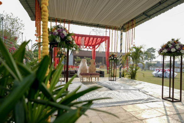 Lawn And Dining Hall at Anantara Farms