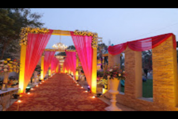 Lawn And Dining Hall at Anantara Farms