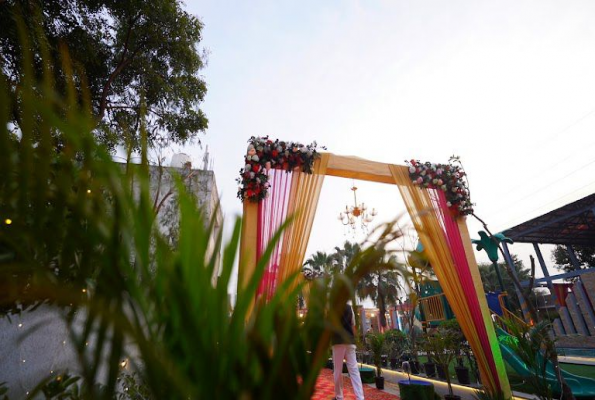 Lawn And Dining Hall at Anantara Farms