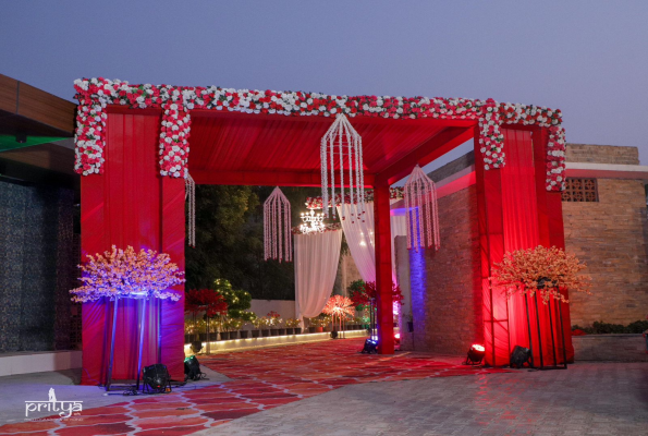 Lawn And Dining Hall at Anantara Farms