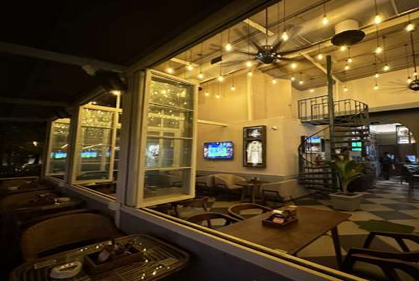 Underdoggs Sports Bar & Grill 3