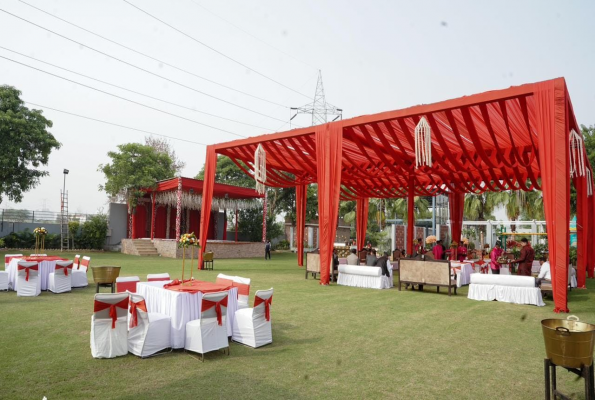 Pool Side And Open Air Banquet at Anantara Farms