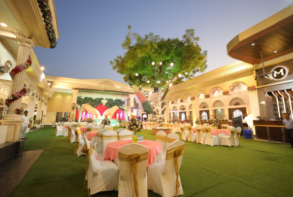 Milantra Green Banquet