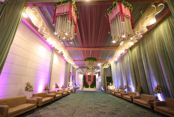 Milantra Green Banquet