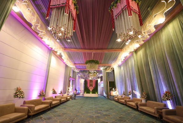 Milantra Green Banquet
