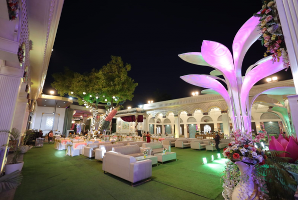 Milantra Green Banquet
