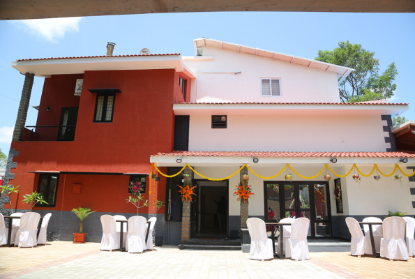 Dinning Area at The Venue By Seasons Suites