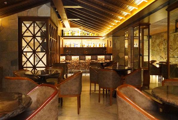 Queen Bar at Hotel Raj Palace