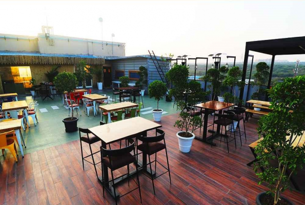 Rooftop Restaurant at Nh54 Bar And Grill