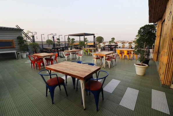 Rooftop Restaurant at Nh54 Bar And Grill