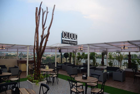 Cloud Roof Top Restaurant at Ah 1 Hotel