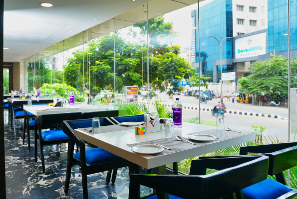 Entree Restaurant at Elegant Hotel