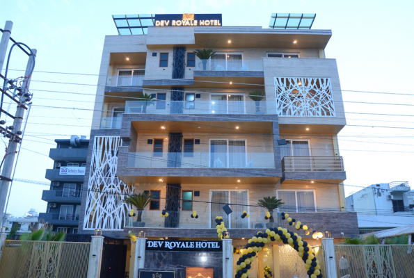 Cafe By Dev Managed By Dev Royale Hotel