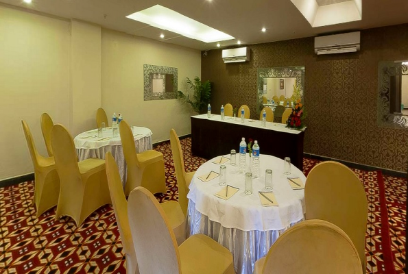 Hotel Pitrashish Grand