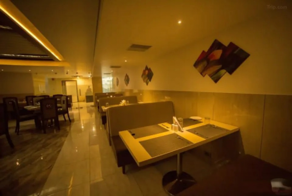 Restaurant at Ajantha Evergreen Hotel