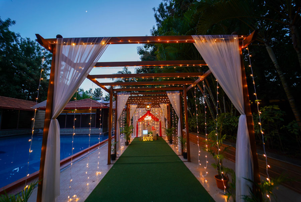 Restaurant at Jalmahal Resort And Spa