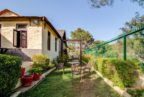 Garden Restaurant at Royal Heritage Lake View Resort