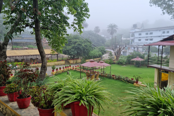 Garden Restaurant at Royal Heritage Lake View Resort