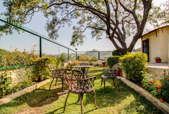 Garden Restaurant at Royal Heritage Lake View Resort