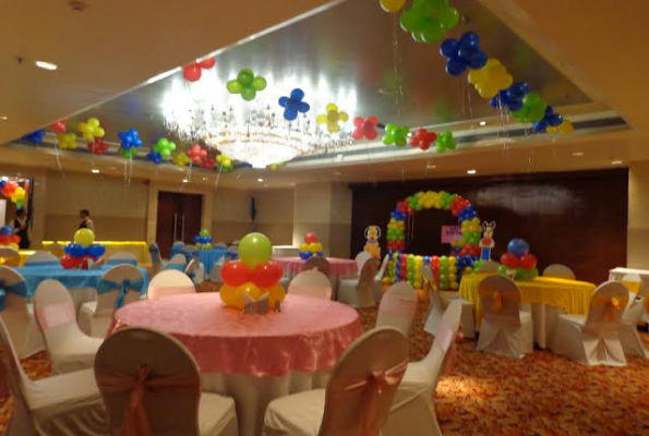 Imperial Banquet at Mahagun Sarovar Portico Hotel