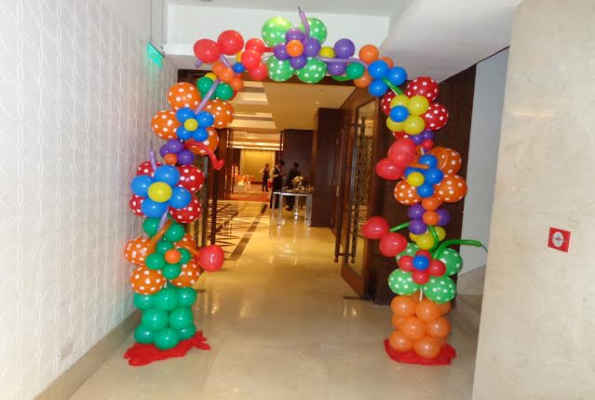 Mahagun Sarovar Portico Hotel